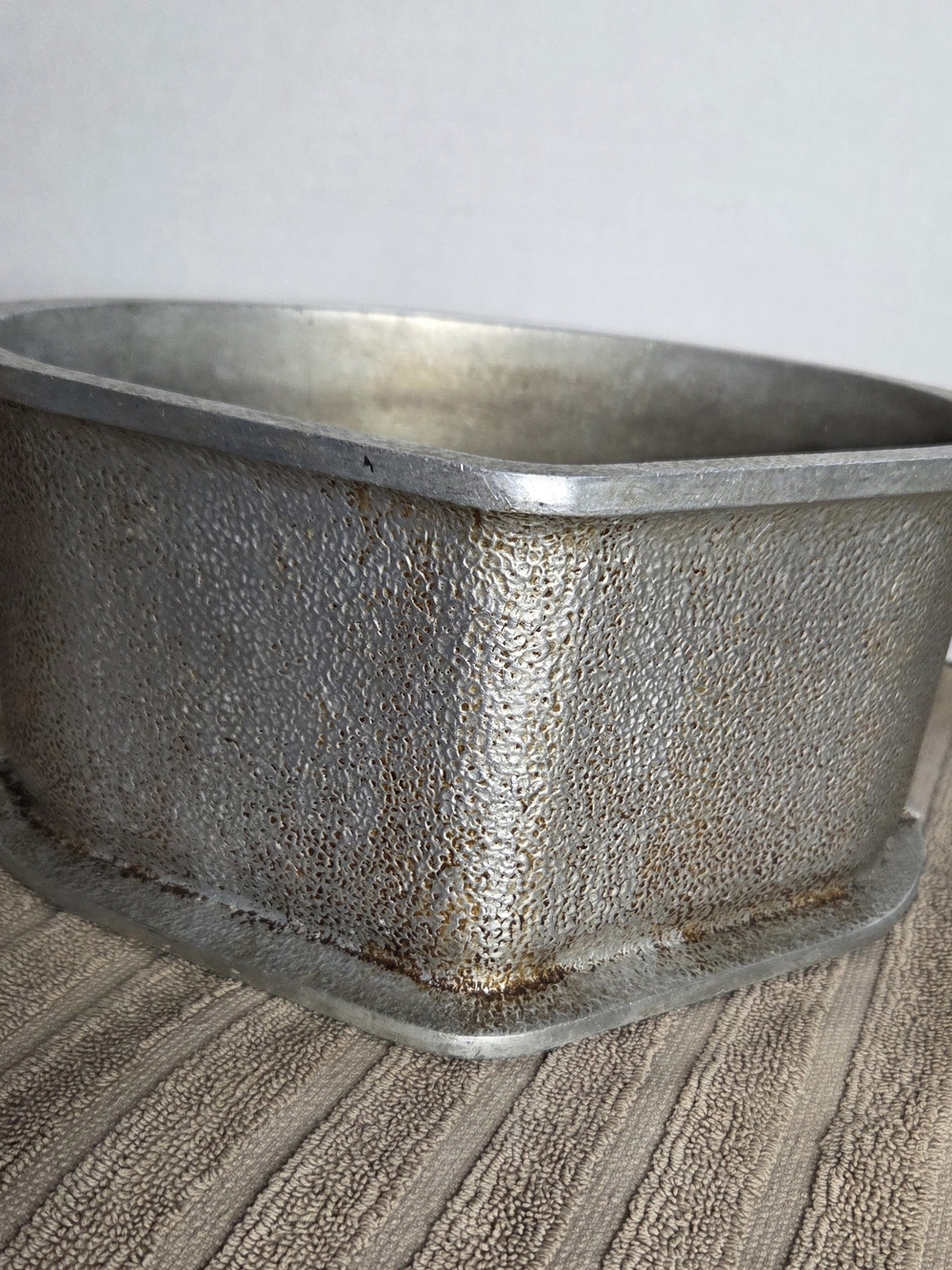 Vintage Americana Guardian Service Cast Aluminum Triangular Shaped Cookware Pot